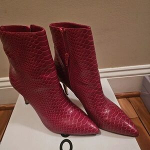 Chic Textured Pink Ankle Booties